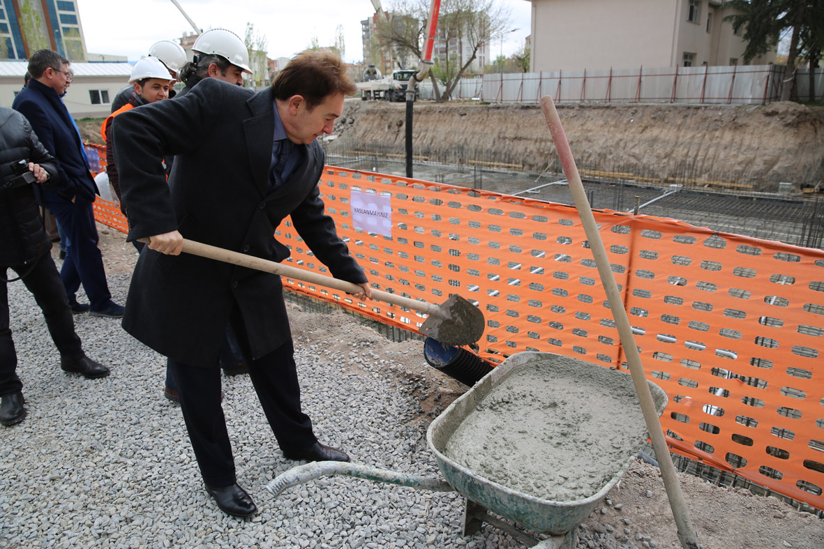 AGÜ’ye Yeni Laboratuvar Binası...
