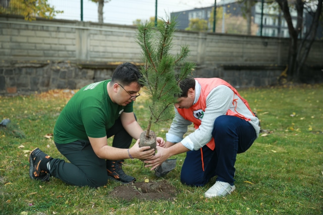 Milli Ağaçlandırma Günü’nde AGÜ’de Fidanlar Toprakla Buluştu
