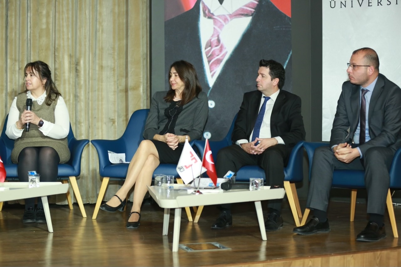 AGÜ’de “Dijitalleşen Dünyada Türkiye” Konferansı