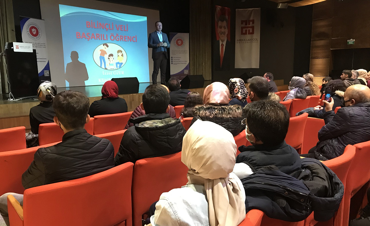 AGÜ’de “Evdeki Başarı Pusulası” Konulu Seminer
