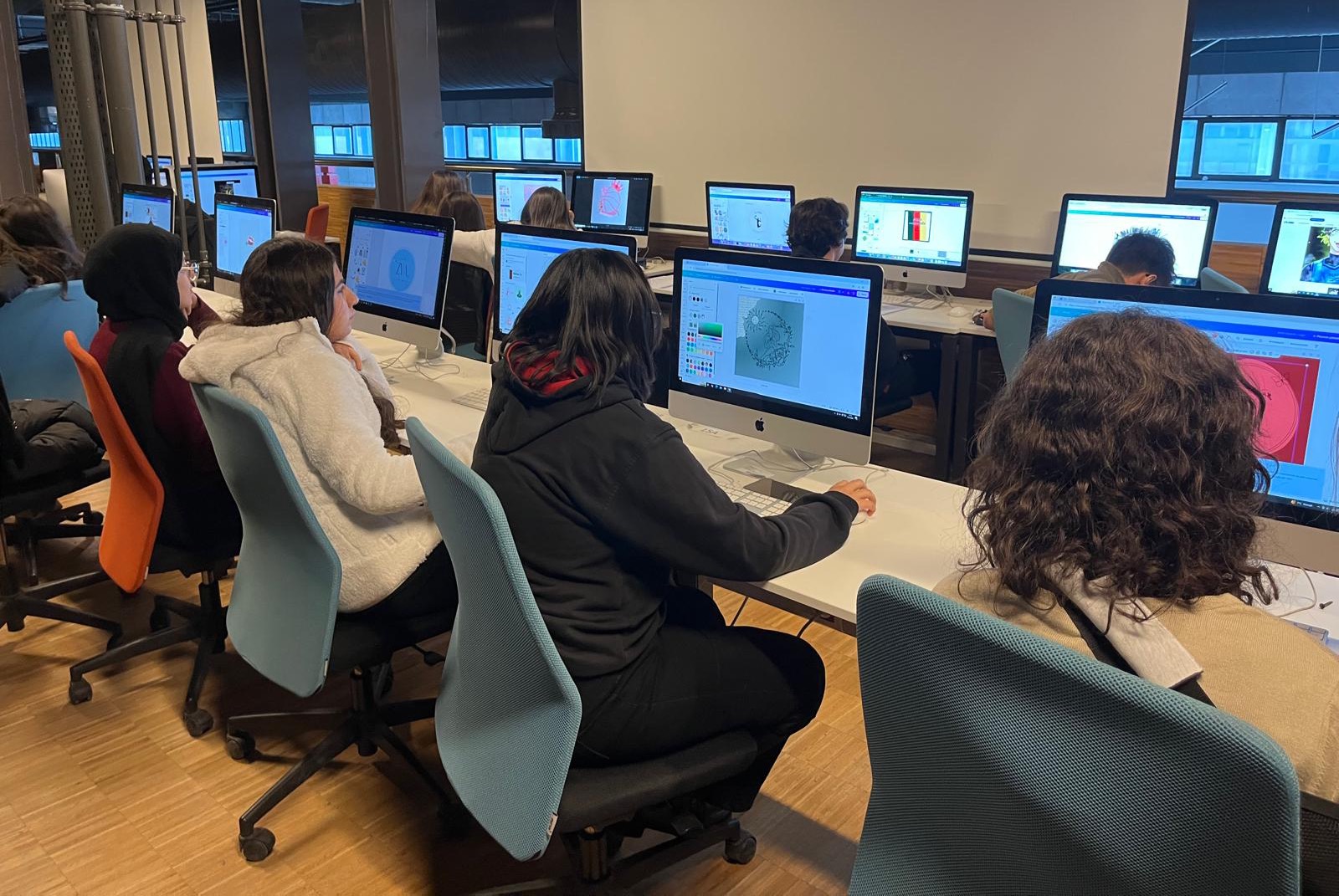 AGÜ’den Lise Öğrencilerine Tasarım Eğitimi