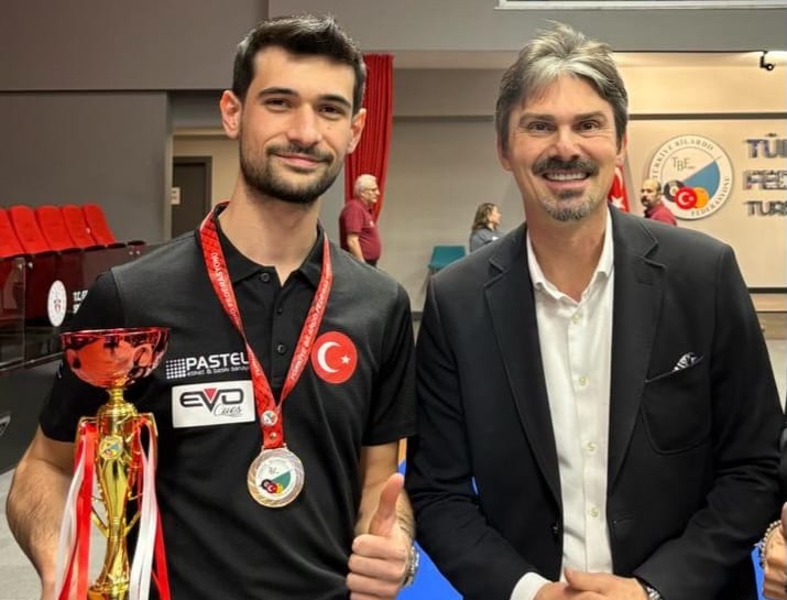 AGÜ Öğrencisi Alptekin Canözkan 2. Kez Türkiye Bilardo Şampiyonu