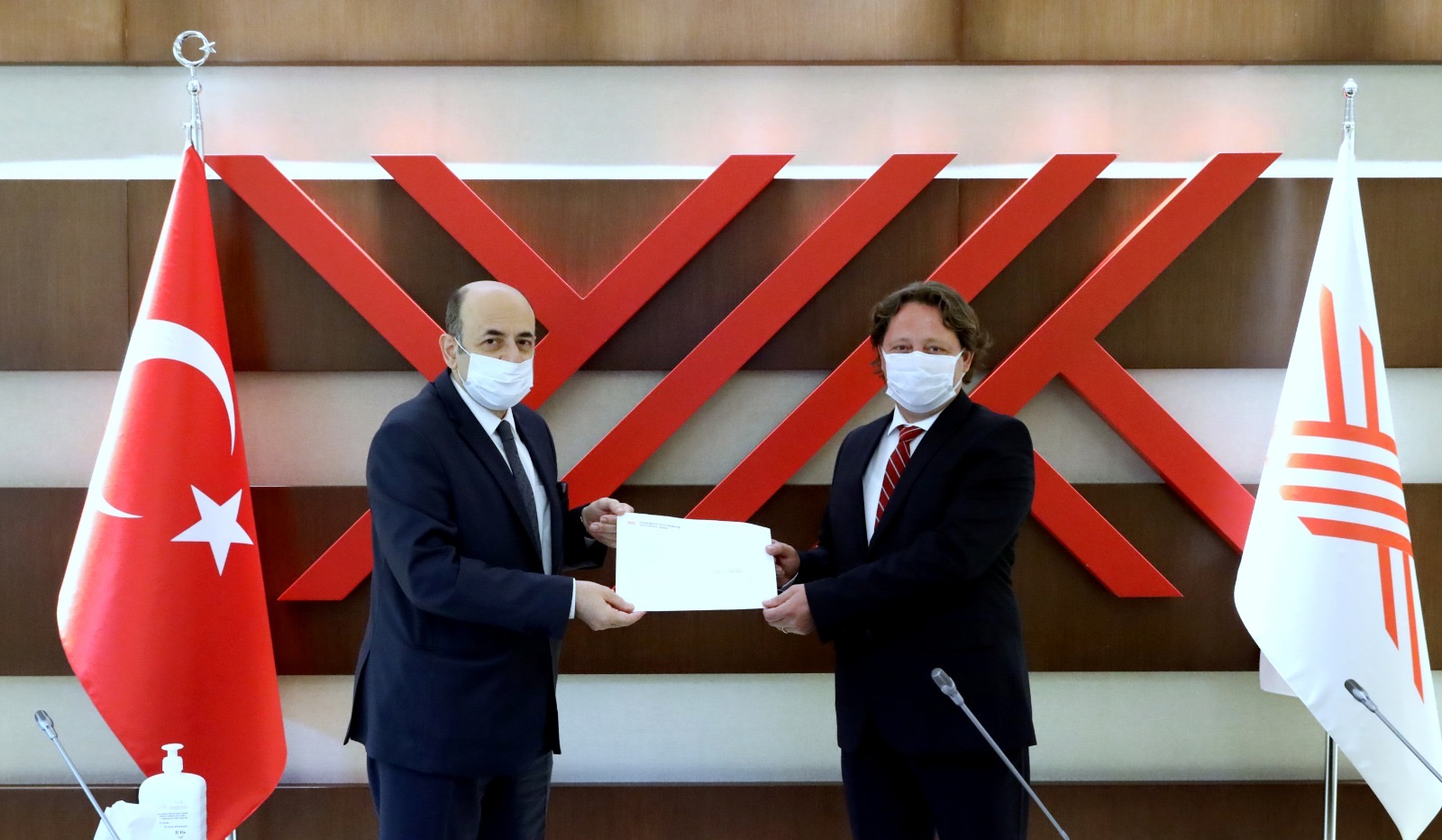 Rektör Prof. Dr. Cengiz Yılmaz Mazbatasını Aldı