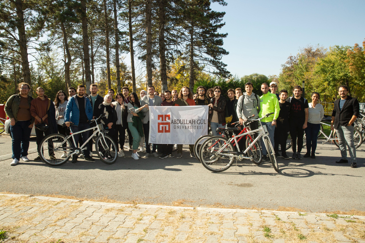 AGÜ Sürdürülebilir Şehirler ve Toplumlar Dersi Kapsamında Bisiklet Turu