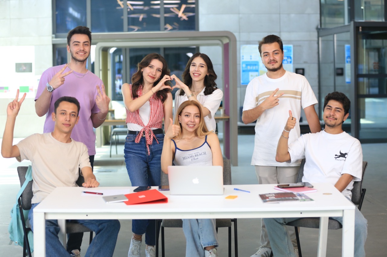 AGÜ’den Dünya Çapında İki Önemli Başarı...Times’ın Sıralamasında İlk 200’de Yer Alan AGÜ, WURI Sıralamasında ise Dünya 18’incisi Oldu
